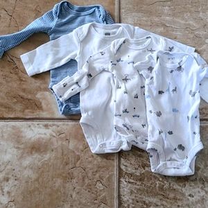 Carter's New Born Onesie (4 bodysuits)